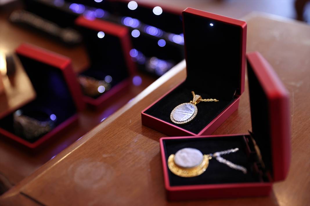 Gökten yağan taş Konya'da servete dönüştü! 30 bin dolarlık bıçak satışta 7